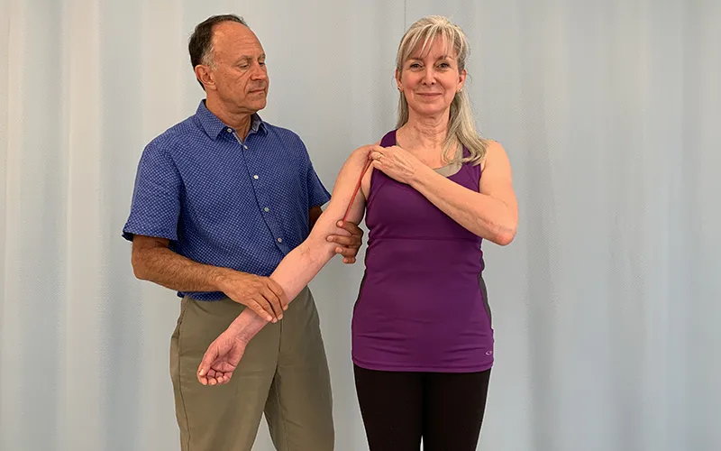 MJ_19_StretchingTheNeck6A_800 MJ_19_StretchingTheNeck6A_800