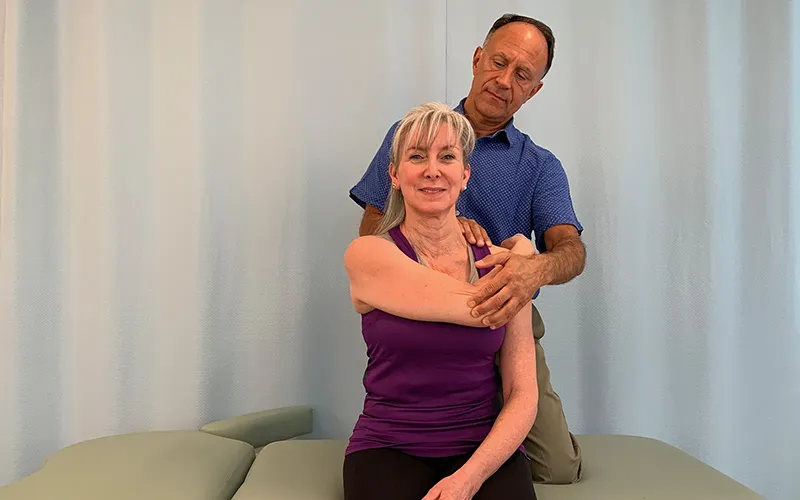 MJ_19_StretchingTheNeck1A_800 MJ_19_StretchingTheNeck1A_800